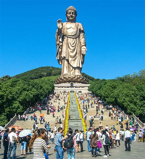  금릉산은 고대 제국의 신비로운 기운을 느낄 수 있는 장소입니다!